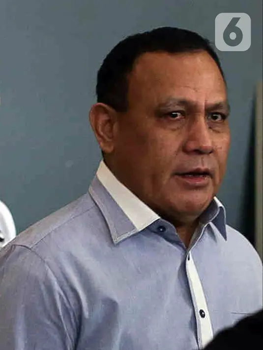 <p>Dia bergegas masuk ke dalam gedung setelah turun dari mobil. Firli mengatakan datang untuk memenuhi panggilan Dewas KPK. (Liputan6.com/Herman Zakharia)</p>
