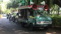 Mobil komando terparkir persis di depan rumah Prabowo Subianto di Jalan Kertanegara. (Liputan6.com/Radityo Priyasmoro)