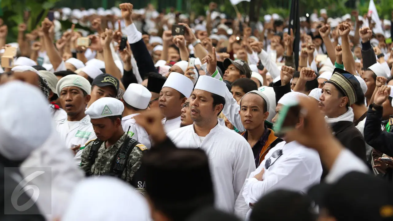 20161014-Ribuan Massa Demo Ahok di Depan Balai Kota-Jakarta