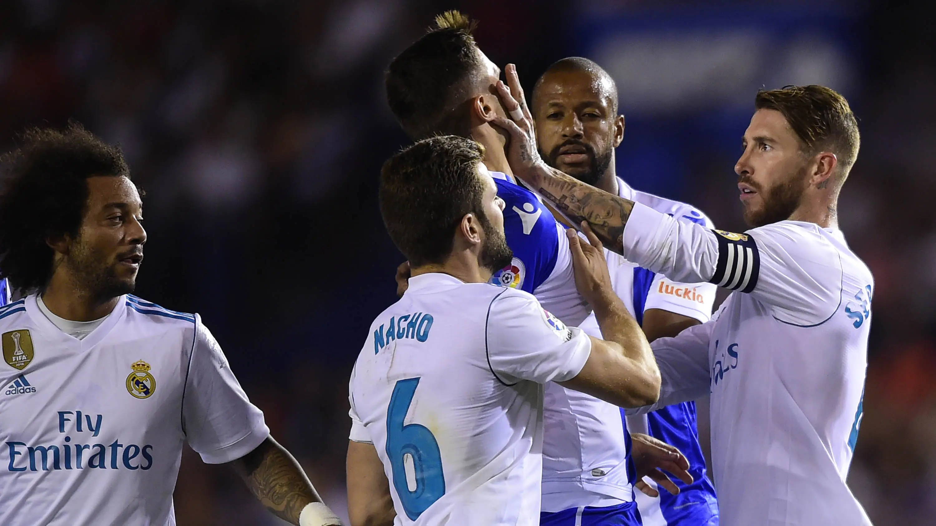 Sergio Ramos absen dalam laga kontra Valencia karena mendapat kartu merah pada laga melawan Deportivo La Coruna. (AFP/Miguel Riopa)