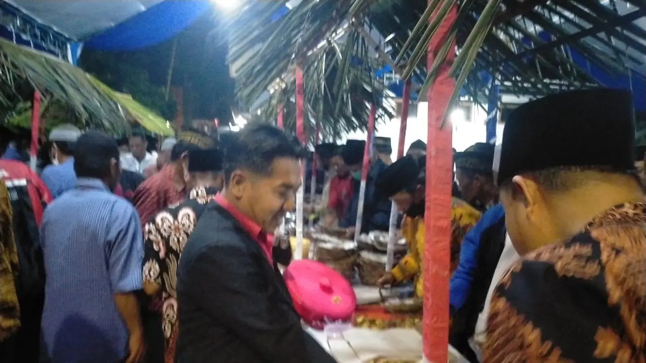 Tradisi Dahar Kembul konsep kebersamaan masyarakat Kaliploso Banyuwangi (Hermawan Ariifianto/Liputan6.com)