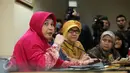 Anggota Gerakan Indonesia Beradab memberikan pandangan saat berkunjung ke Kantor KPI, Mereka mendukung KPI yang melarang penayangan perilaku atau kampanye LGBT lewat televisi. (Liputan6.com/Faizal R Syam)