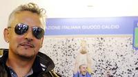 Roberto Baggio tiba di markas FIGC atau PSSI-nya Italia untuk membahas kemungkinan dirinya menjabat Direktur Teknik Timnas Italia pada 2 Agustus 2010 di Roma, Italia, AFP PHOTO/TIZIANA FABI 