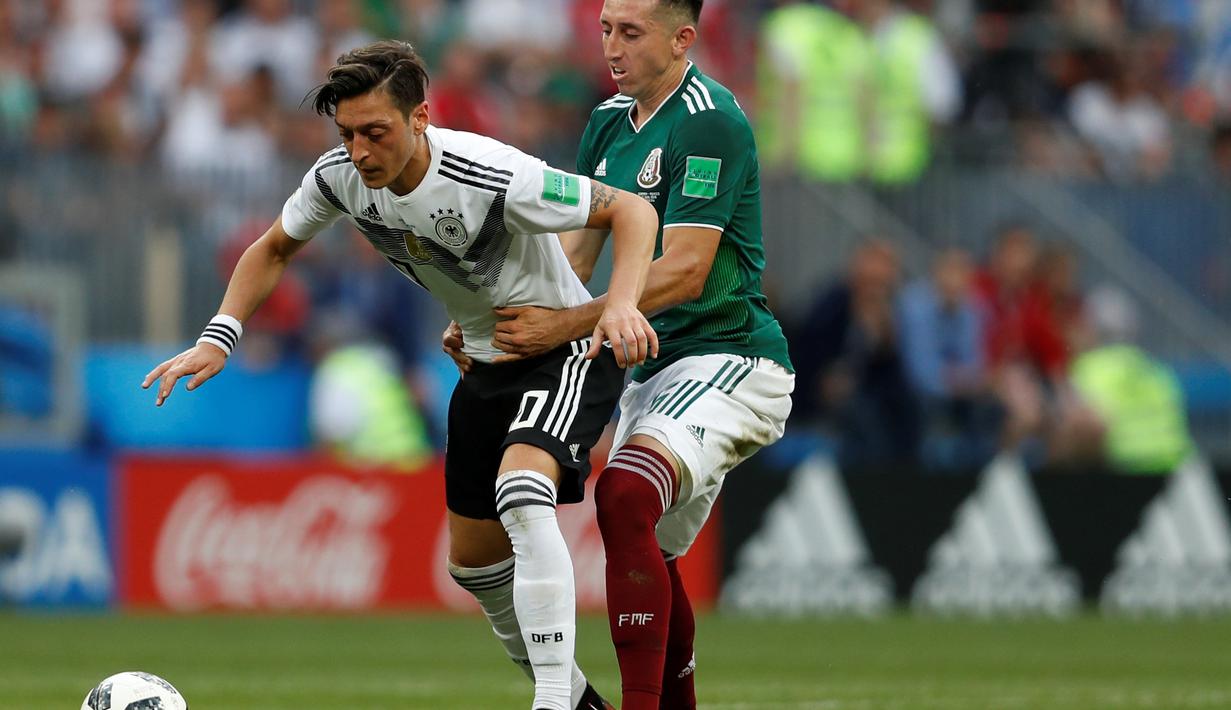 <p>Pemain Timnas Jerman, Mesut Ozil, saat tampil di pertandingan Piala Dunia 2018 kontra Meksiko di Luzhniki Stadium, Moskow, Minggu (17/6/2018). (AP Photo/Matthias Schrader)</p>