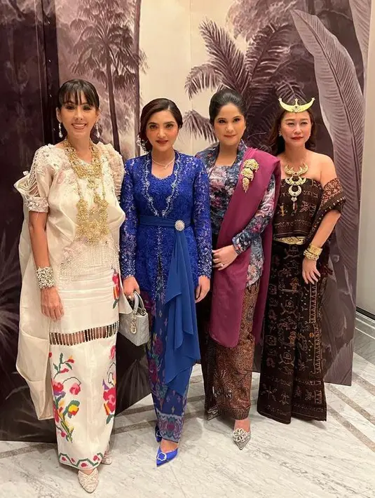 Dalam acara tersebut, Ashanty tampil cantik nan anggun mengenakan busana Adat Bali dengan sentuhan modern. (Instagram/ashanty_ash).