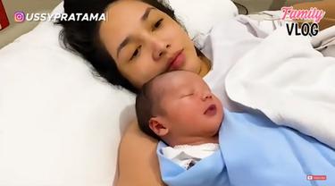 Punya Anak Laki Laki Penantian Andhika Pratama Dan Ussy Sulistiawaty Terkabul News Entertainment Fimela Com