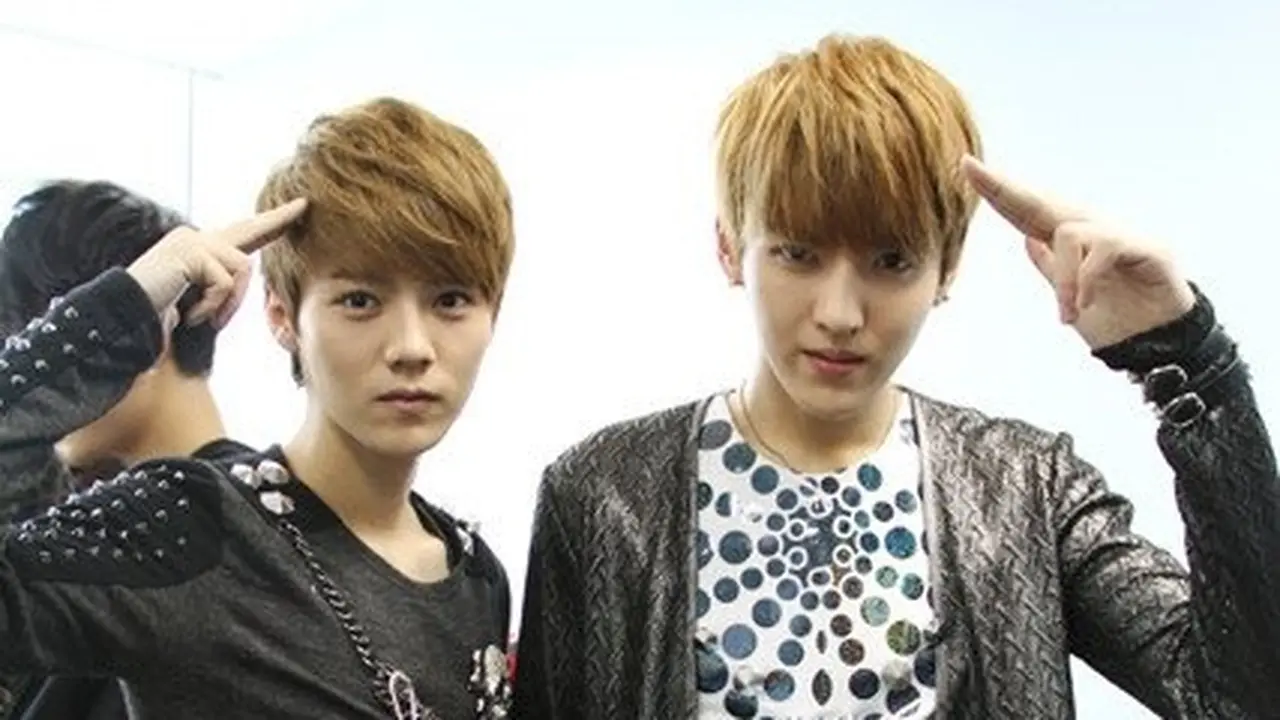  Kris dan Luhan EXO Akhirnya Reunian di Sebuah Acara Tiongkok