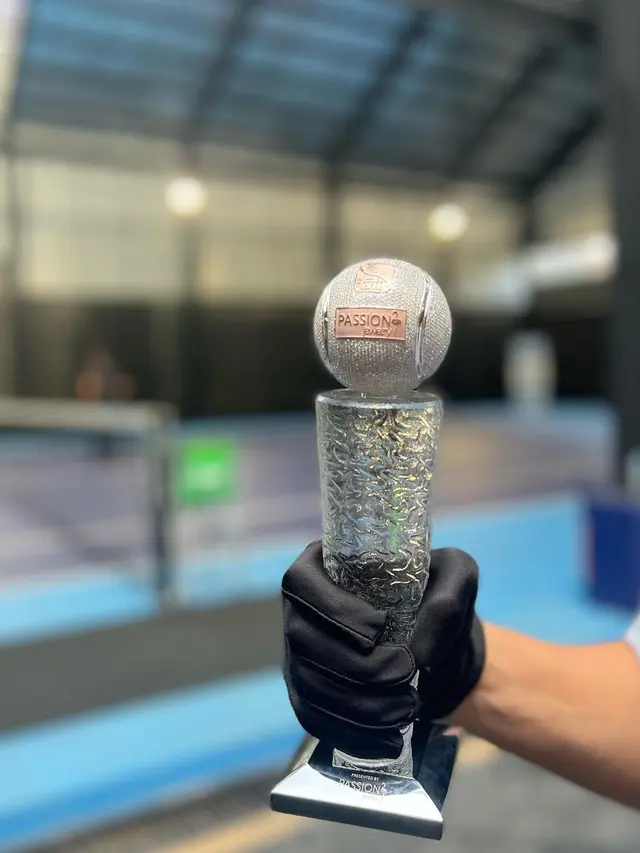 Tangkapan layar akun instagram @raffinagita1717 mengenai Piala gelaran Lagi-lagi Tenis yang dibuat oleh @passionjewelry.