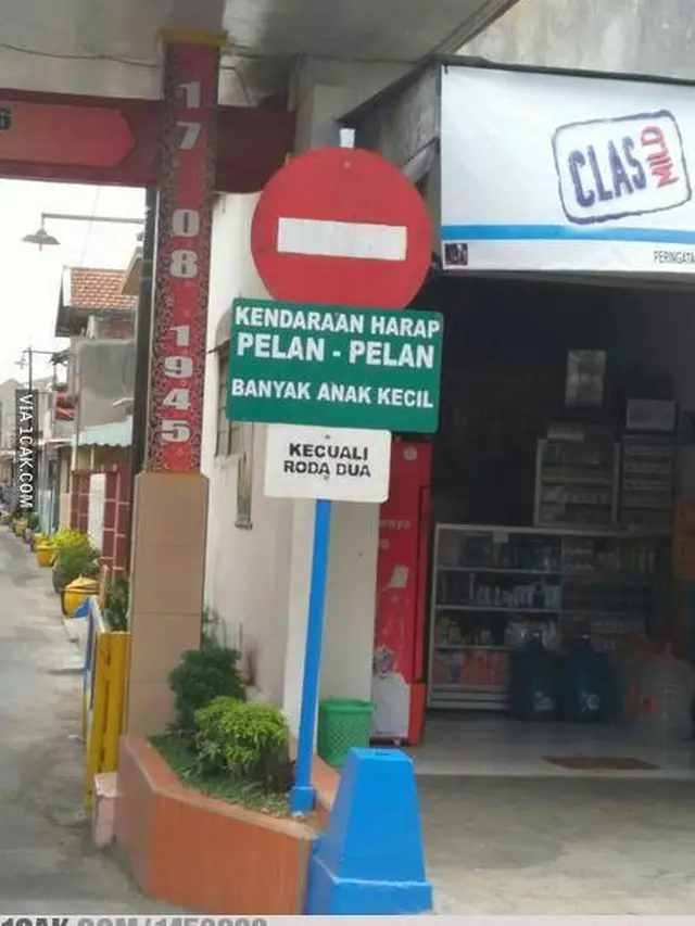 6 Tulisan 'Harap Pelan-Pelan' di Jalan Ini Nyeleneh, Kocak