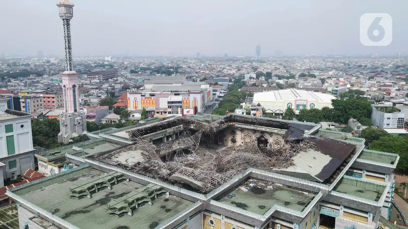 Kondisi Kubah Masjid Raya Jakarta Islamic Center yang Ambruk karena Kebakaran