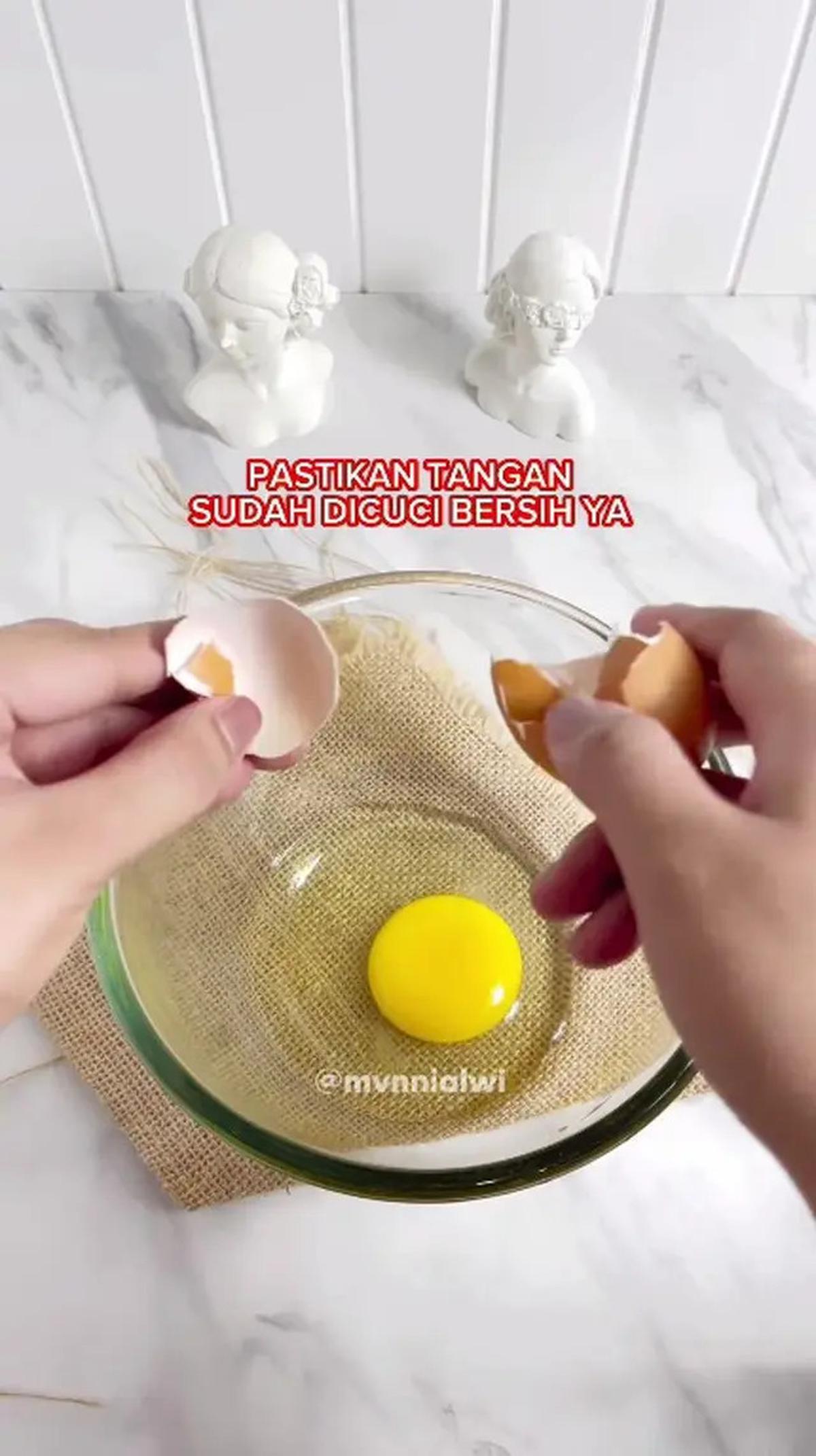 Hanya Pakai 1 Bahan Dapur, Begini Trik Pisahkan Putih dan Kuning Telur Tanpa Ribet
