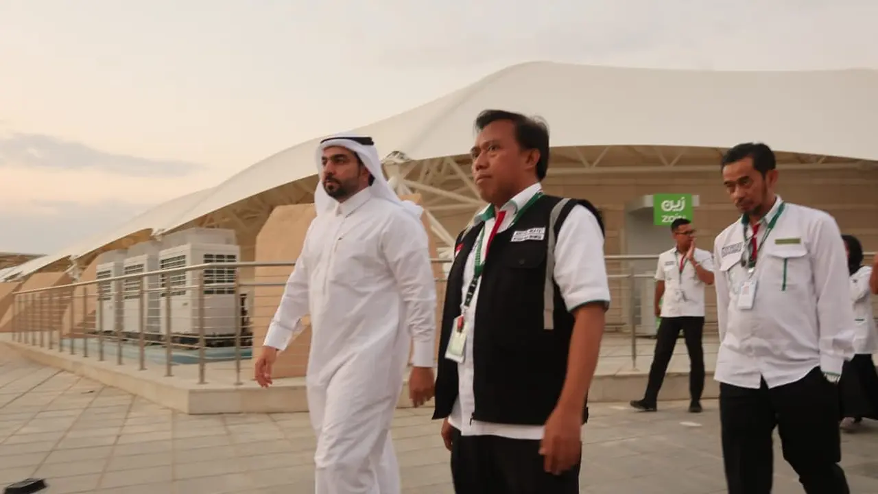 Kepala Daerah Kerja (Kadaker) Bandara Jeddah-Madinah Arsyad Hidayat meninjau langsung kesiapan layanan Eyab di Madinah. Darmawan/MCH