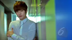 Lee Jeong Hoon, mantan personel boyband HITZ saat mendatangi kantor Liputan6.com, di SCTV Tower, Jakarta, Kamis (15/4/2015). (Liputan6.com/Faisal R Syam)