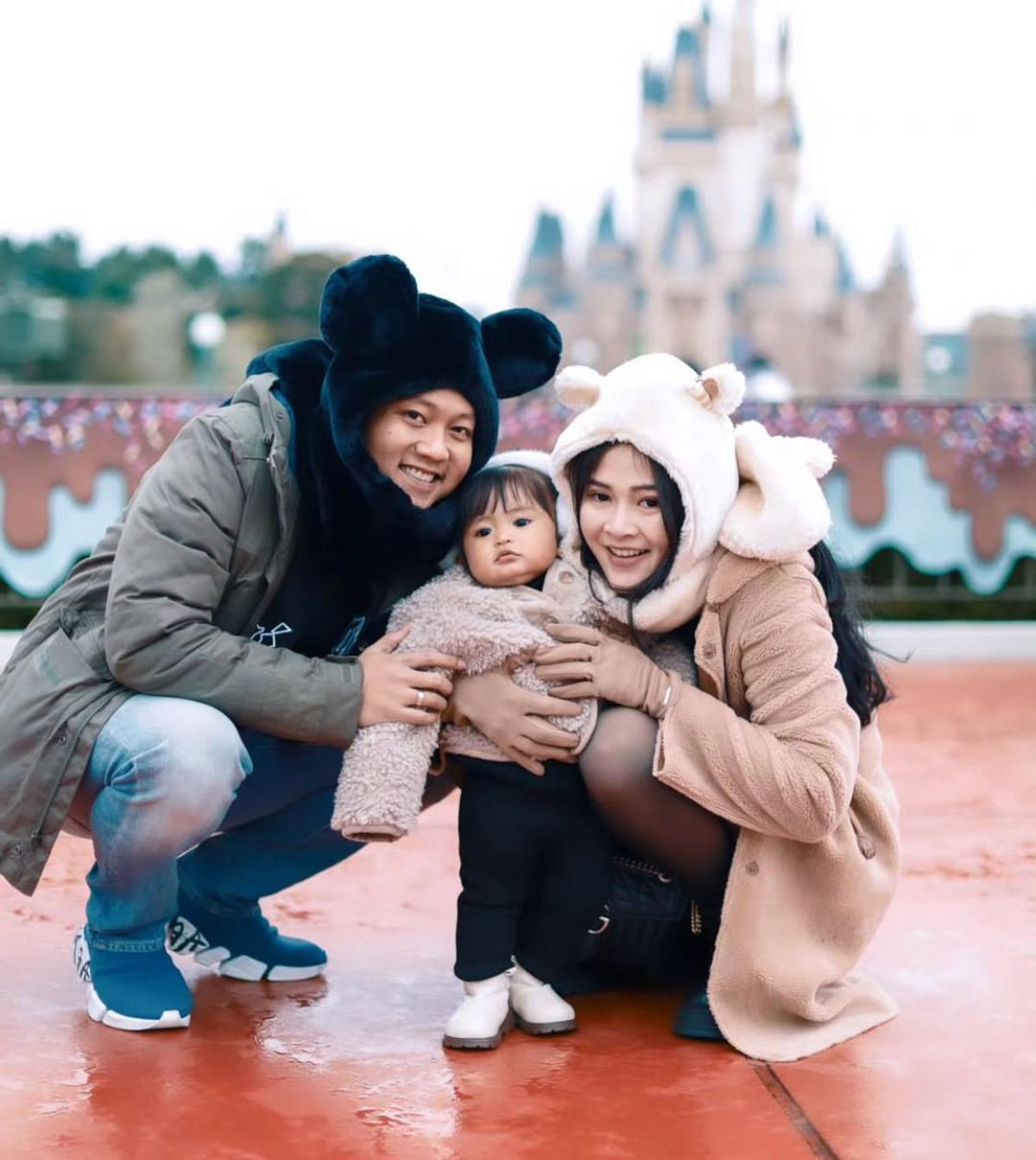 Denny Caknan dan Bella Bonita Habiskan Waktu di Disneyland Jepang, Momen Dek Cunda Bikin Gemas
