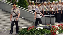 Irjen Pol Agung Budi M (kiri) bersama Brigjen Pol Royke Lumowa jelang upacara serah terima jabatan Kakorlantas Polri di Jakarta, Rabu (4/1). Selanjutnya, Irjen Pol Agung Budi M menjabat Kapolda Sumsel. (Liputan6.com/Helmi Fithriansyah)