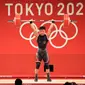 Lifter Indonesia, Rahmat Erwin Abdullah, tampil pada kelas 73 kg angkat besi Olimpiade Tokyo 2020, Rabu (28/7/2021). (NOC Indonesia)
