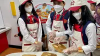 Anak-anak mempelajari proses membuat hingga menjual biskuit di Khong Guan Biscuits House KidZania Jakarta. (Dok. Liputan6.com/Dyra Daniera)
