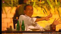 Presiden Joko Widodo (Jokowi) tertangkap kamera sedang berjoget di acara Welcoming Dinner KTT ASEAN 2023 di Hotel Ayana Komodo Resort, Labuan Bajo, Nusa Tenggara Timur (NTT). (Tangkapan Layar Setpres RI)