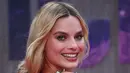 Margot Robbie nampaknya akan menjadi Angelina Jolie selanjutnya, yang akan selalu ada di hati masyarakat. Tidak heran jika Margot mampu meluluhkan hati Pitt, pasalnya tersiar kabar wanita itu termasuk dalam criteria wanita Pitt. (AFP/Bintang.com)