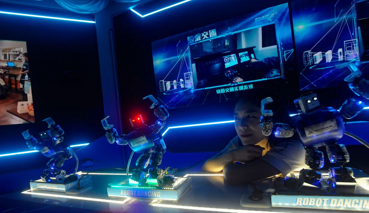 Puluhan robotik dengan beragam aplikasi untuk keperluan kehidupan sehari-hari dipamerkan dalam wahana edukasi Robopark Indonesia. (merdeka.com/Arie Basuki)
