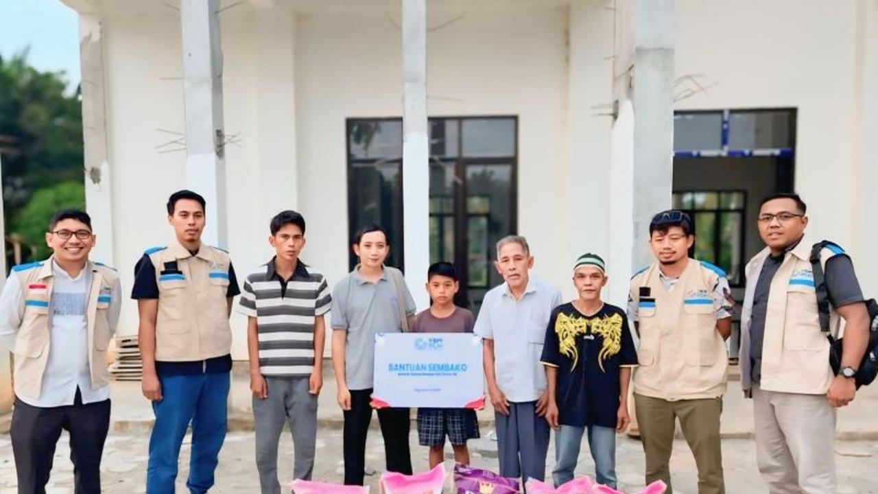 PLN Baturaja Salurkan Bantuan Sembako untuk Kaum Dhuafa dan Wanita Tangguh: Kisah Kepedulian Jelang HUT RI ke-80