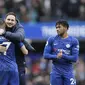 Manajer Chelsea Frank Lampard memeluk pemainnya Mateo Kovacic usai mengalahkan Tottenham Hotspur 2-1 dalam lanjutan Liga Inggris di Stamford Bridge, Sabtu (22/2/2020).(AP Photo/Kirsty Wigglesworth)