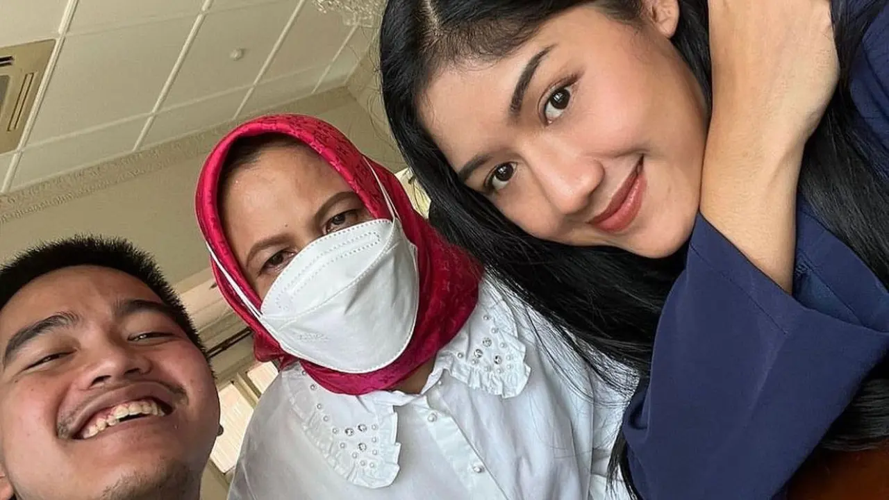 Erina Gudono dengan Iriana Jokowi dan Kaesang