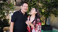 Mayangsari dan Bambang Trihatmodjo menggelar perayaan tahun baru 2022 di rumah saja. (Foto: Dok. Instagram @mayangsari_official)