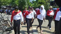 Bupati Kendal Mirna Annisa mengenakan sepatu hak tinggi untuk melengkapi penampilan sportynya. (Liputan6.com/Felek Wahyu)