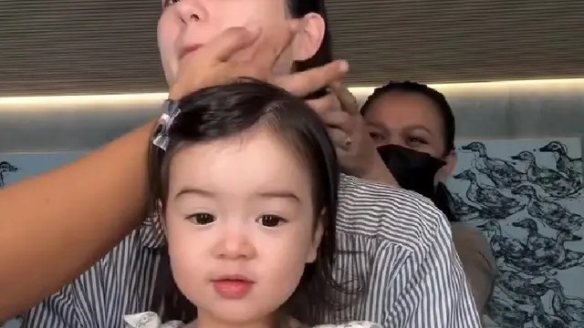 Momen Lucunya Brielle Anak Julie Estelle Temani sang Ibu (credit: instagram/allartis)