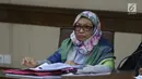 Terdakwa kasus suap pengadaan barang dan jasa di Pemkot Kendari, Fatmawati Faqih saat menjalani sidang lanjutan di Pengadilan Tipikor, Jakarta, Rabu (8/8). Sidang mendengar keterangan saksi. (Liputan6.com/Helmi Fithriansyah)