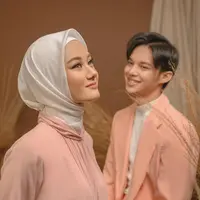 "Cuma setelah menikah kita harus tahu porsinya masing-masing. Dibatasinya dengan sesuai porsinya aja," paparnya. (Instagram/dindahauw)