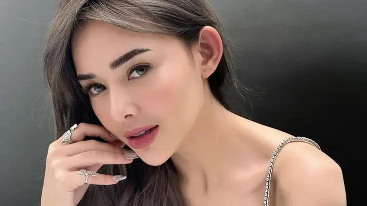 Mengejutkannya, Amanda Manopo membagikan momen prosedur tarik benang di pipinya melalui unggahan di media sosial.