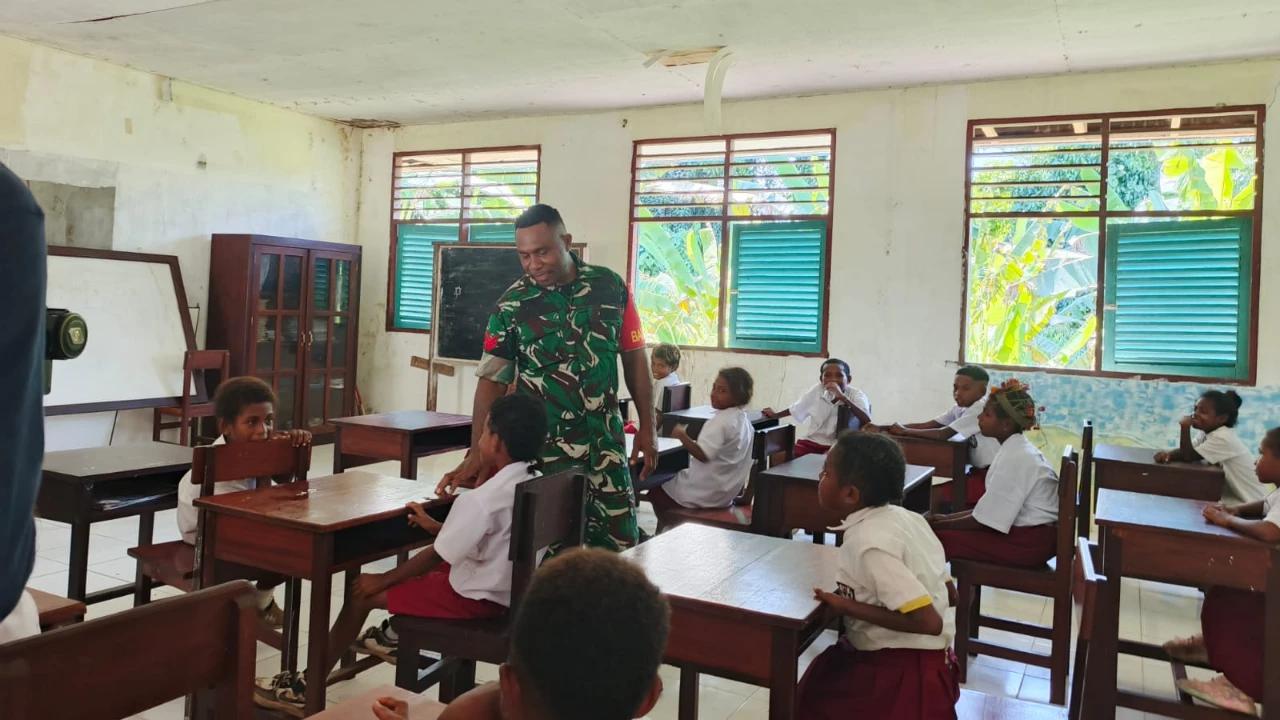 Interaktif dan Penuh Semangat, Kopka Marten Kenalkan Wawasan Kebangsaan ke Siswa SD Manokwari