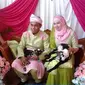 Pengantin Bersanding dengan 2 Dua Kambing di Resepsi Pernikahan