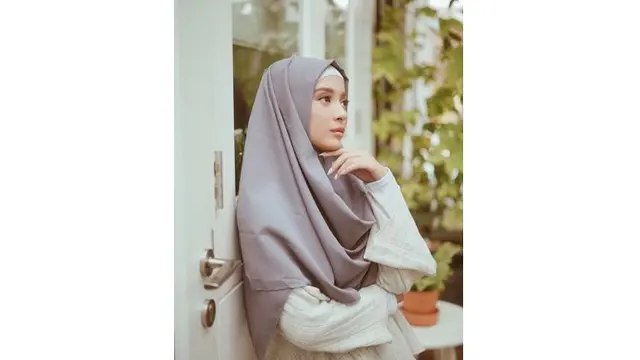 Sebelum memutuskan mengenakan hijab, Cerelia mengaku hatinya terketuk untuk hijrah mulai April 2019 lalu.