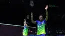 Tontowi Ahmad/Lilyana Natsir merayakan kemenangan atas Hafiz Faizal/Gloria Emanuelle pada semifinal Indonesia Open 2018 di Istora Senayan, Jakarta, (7/6/2018). Tontowi/Liliyana menang 21-18, 21-8. (Bola.com/Nick Hanoatubun)