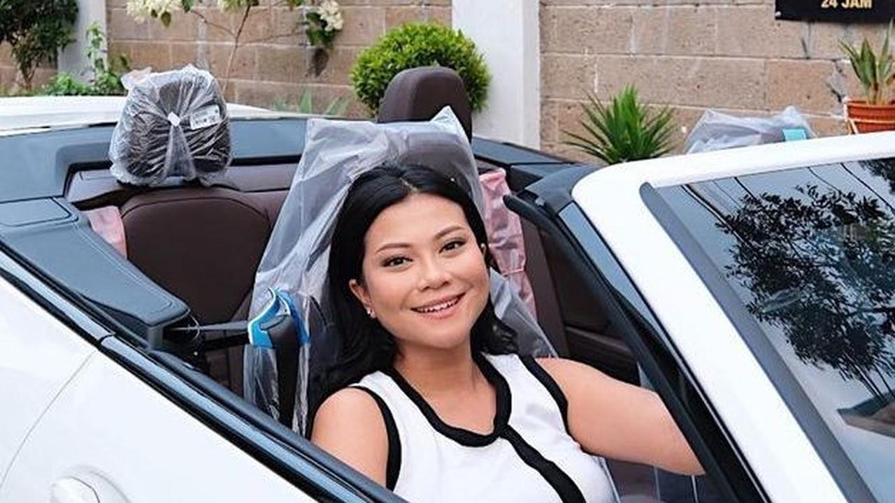 Mobil Lama Dipakai Selingkuh Mantan Suami, Hanum Mega Kini Pamer Mobil Baru