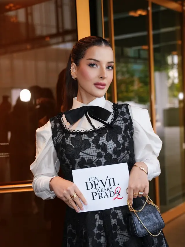 Tasya Farasya saa nterview di The Devil Wears Prada 2 Tokyo pakai Bvlgari. [@tasyafarasya]