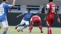 Gelandang Persib Bandung, Ghozali Siregar, saat melawan Arema FC pada laga Liga 1 di Stadion GBLA, Jawa Barat, Kamis (13/9/2018). Persib menang 2-0 atas Arema FC. (Bola.com/M Iqbal Ichsan)