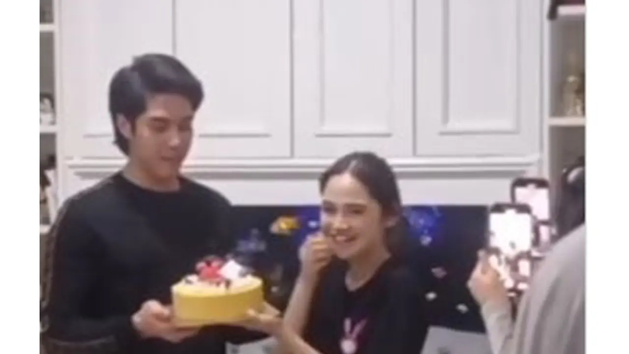 6 Momen Syifa Hadju dapat Kejutan Ultah dari El Rumi, Bikin Baper Netizen