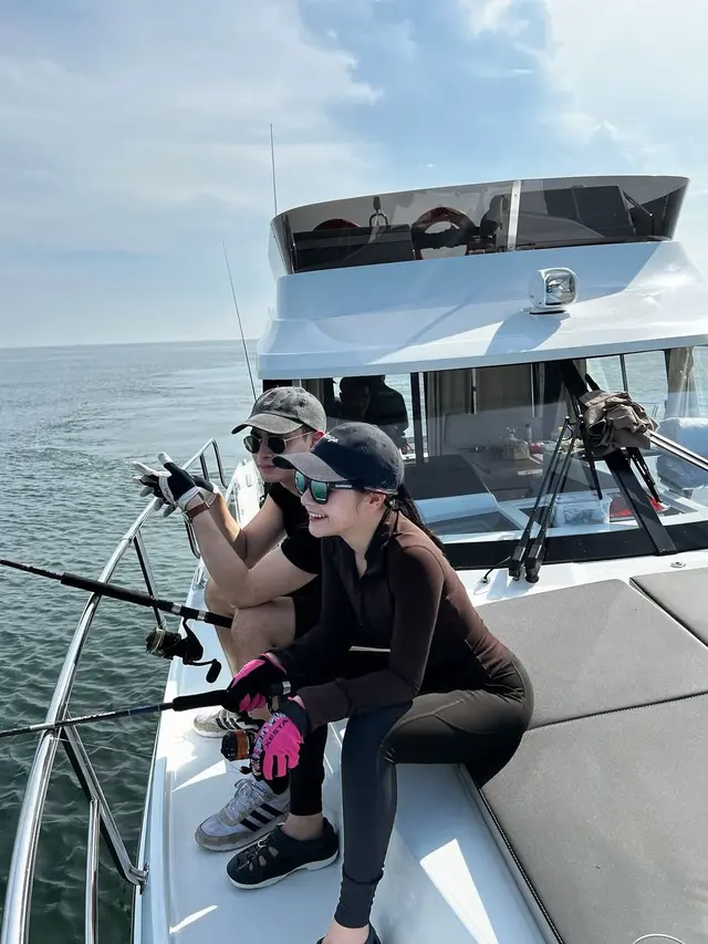Prilly Latuconsina dan Omara Ngedate di Laut (Instagram/@prillylatuconsina96)