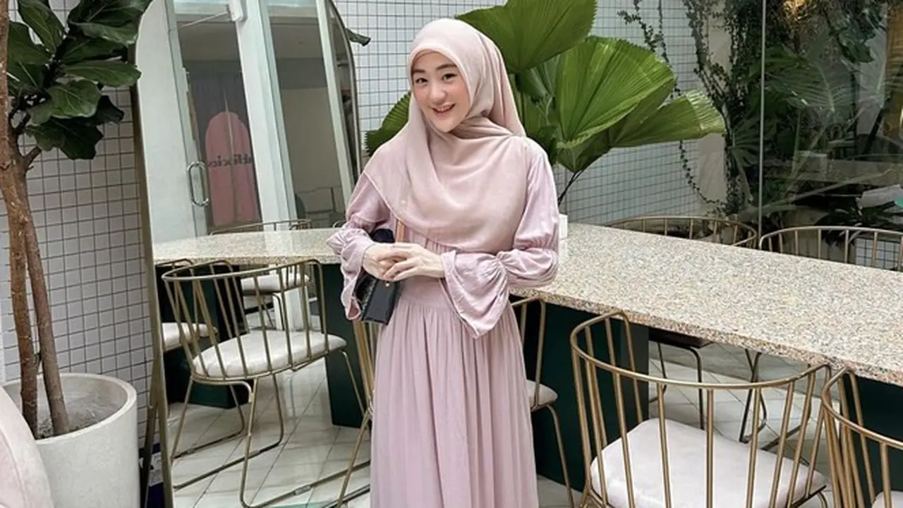 7 Potret Larissa Chou Pamer Baby Bump yang Mulai Terlihat