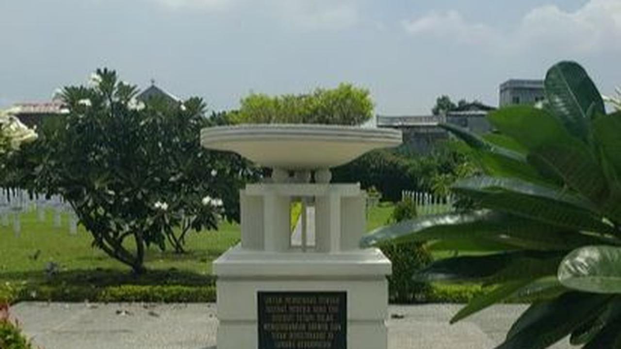 Konsulat Belanda hanya membuka makam ini pada hari dan  kegiatan tertentu.