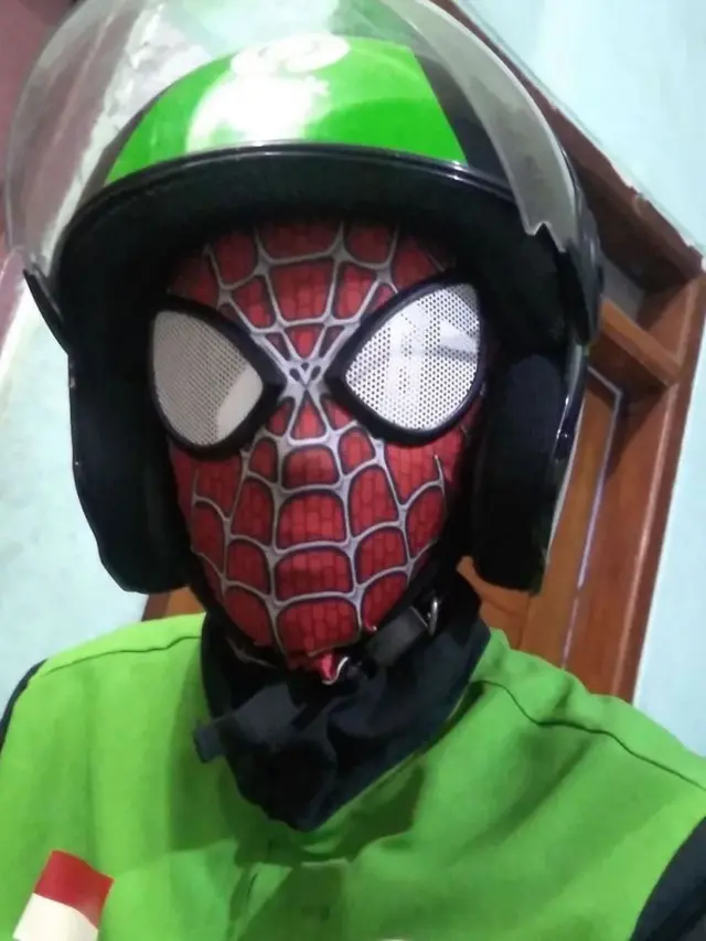 5 Tingkah Kocak Driver Ojek Online Jadi Pahlawan Super