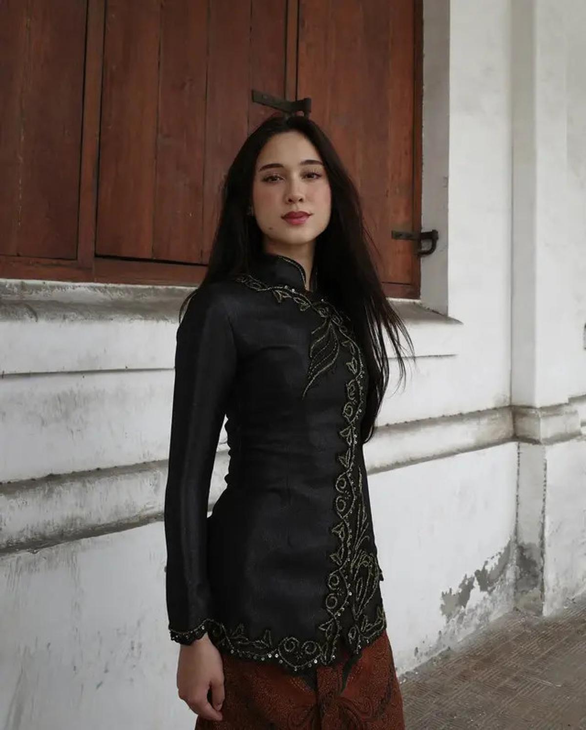 8 Artis Rayakan Hari Kartini 2025 dengan Kebaya, Dian Sastro hingga Dewi Perssik