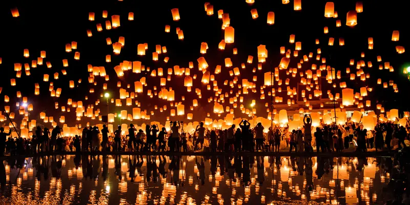 Indahnya Ribuan Lampion Saat Menghiasi Malam Chiang Mai
