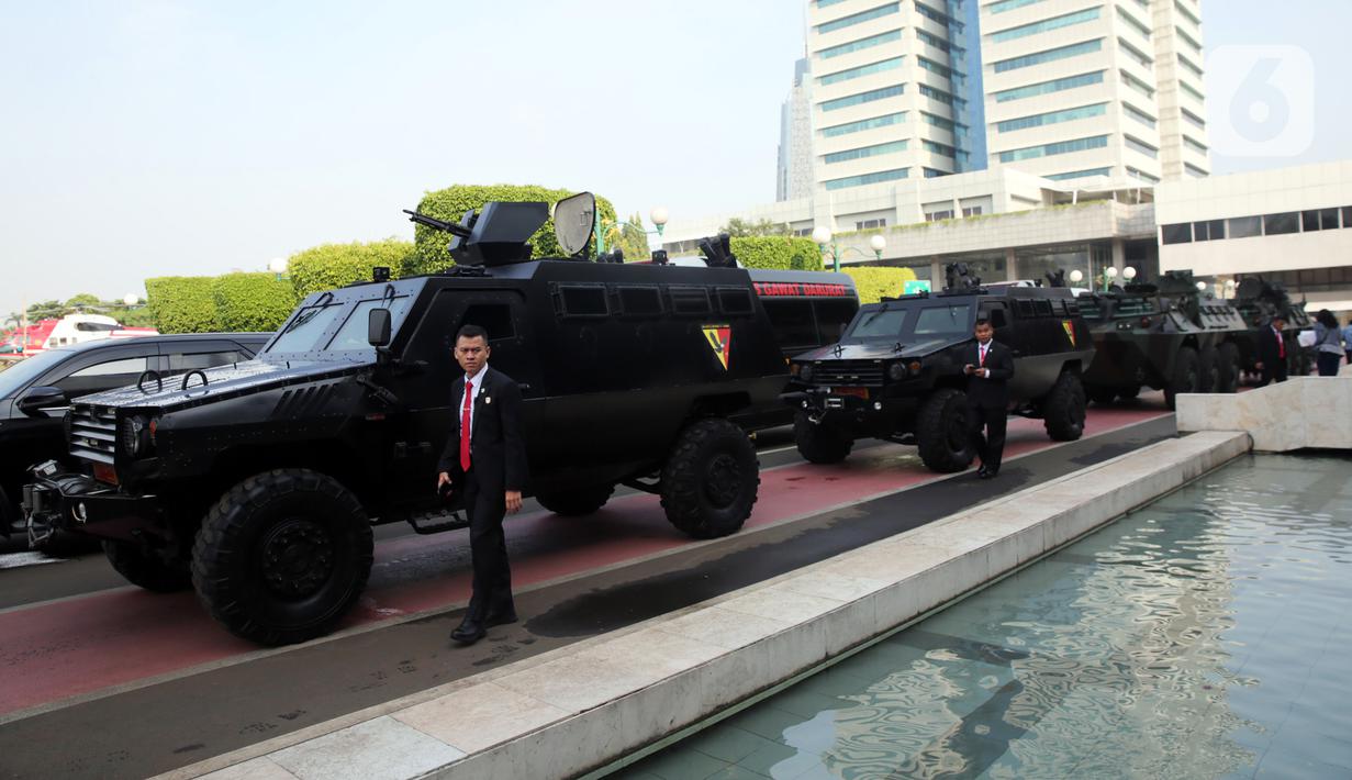 Suasana pengamanan saat Sidang Tahunan MPR/DPR digelar di Gedung DPR, Jakarta, Rabu (16/8/2023). Sidang tahunan ini mendapat penjagaan ketat dari petugas gabungan TNI-Polri. (Liputan6.com/Johan Tallo)