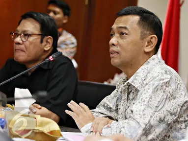 Satgas Dwelling Time menargetkan jalur kereta barang yang menghubungkan Stasiun Pasoso, Jakarta Utara, dengan Stasiun Lapangan Kontainer JICT Pelabuhan Panjung Priok beroperasi akhir 2015, Jakarta, Senin (29/10/2015). (Liputan6.com/Immanuel Antonius)