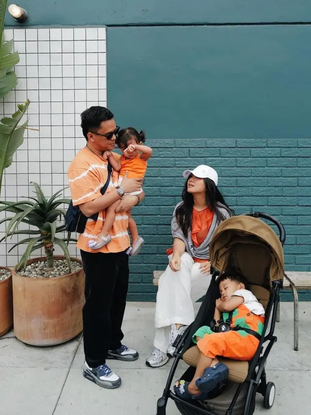 11 Potret Liburan Keluarga Arief Muhammad ke US, Rayakan Ulang Tahun Baim di Disneyland